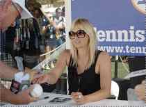 maria doing autographs at Indian Wells
